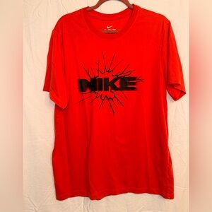 Nike Men's Red Burst Graphic Tee Size Large